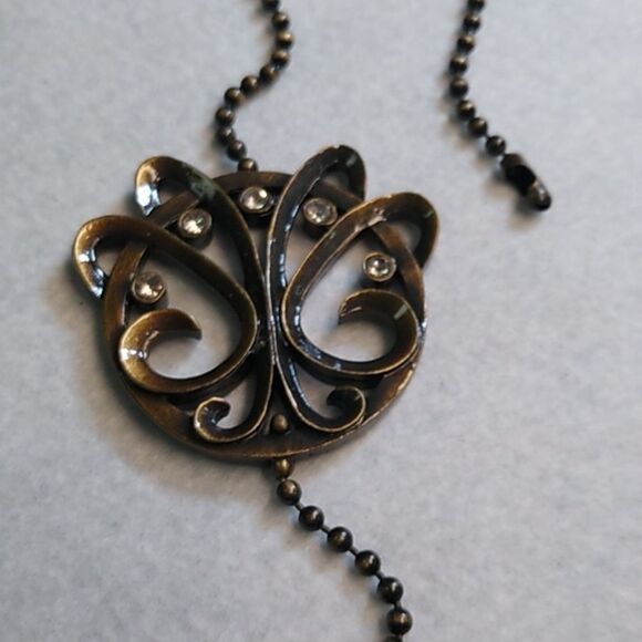 Vintage Gold-Tone Leaf Pendant Necklace - Picture 3 of 4